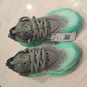 Trae young adidas basketball sneakers kids size 5 1/2 brand new!